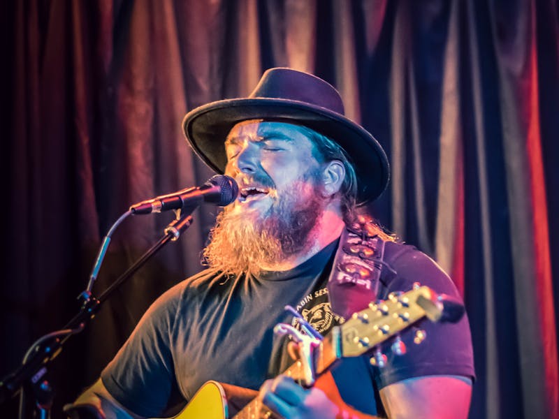 Saat Kota Tertidur Aku Masih Terjaga Memikirkanmu